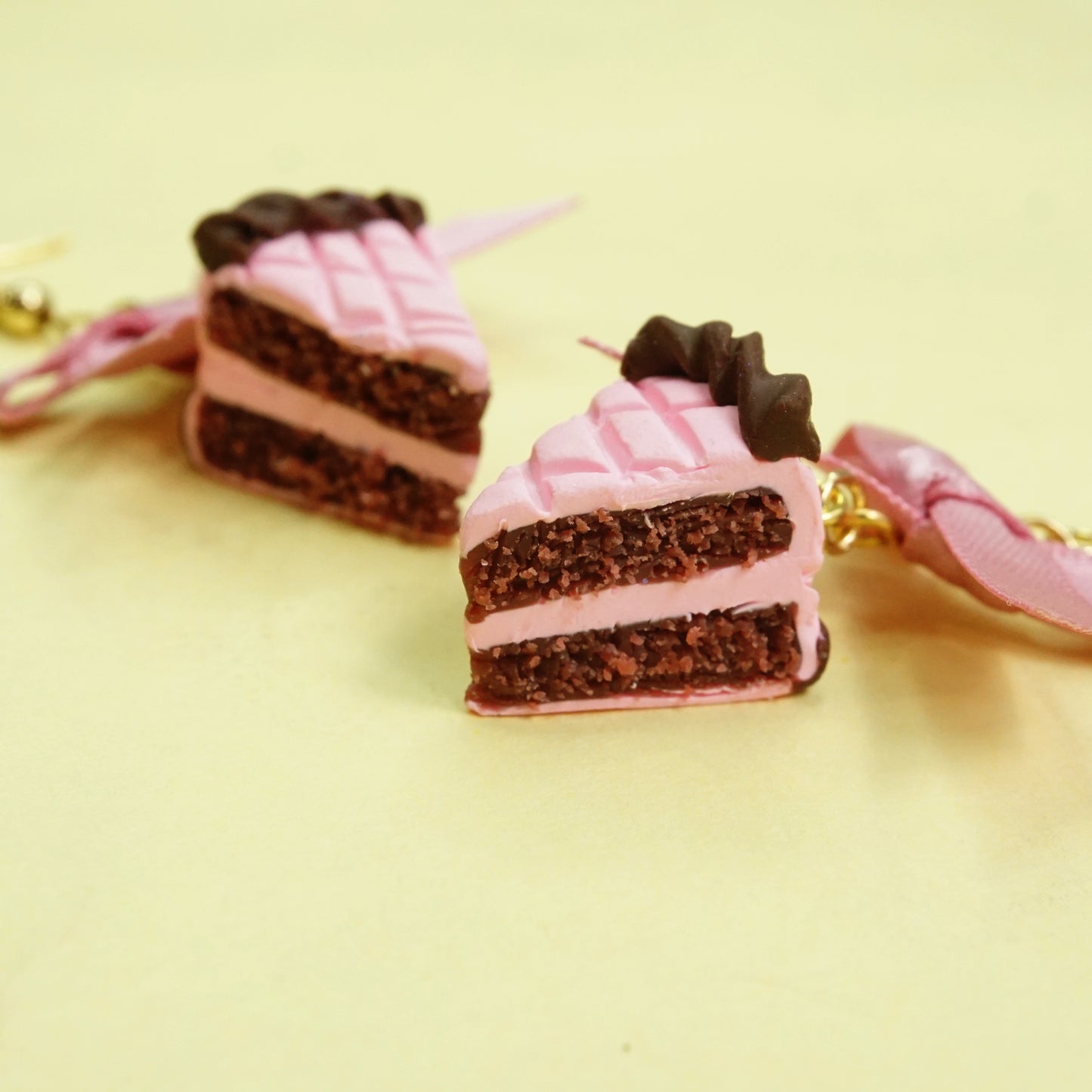 Aretes pastel de chocolate