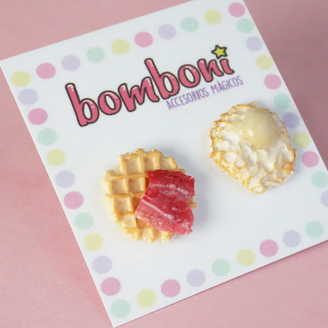 Aretes Waffle con tocino y huevito