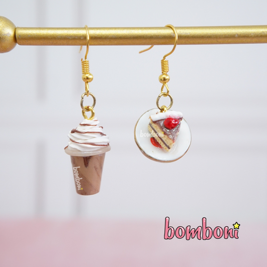 Aretes de frappé con rebanada de pastel