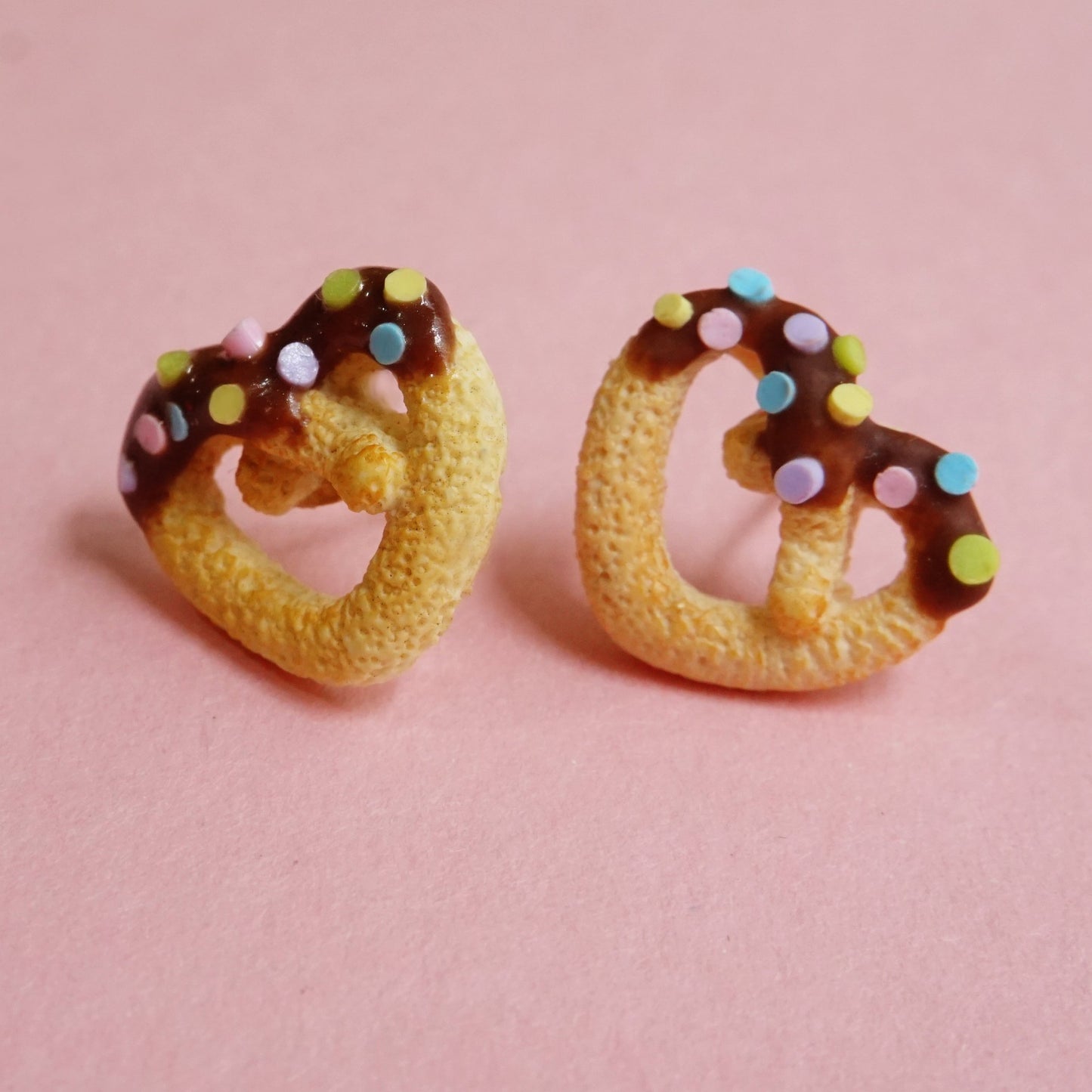 Aretes pretzel