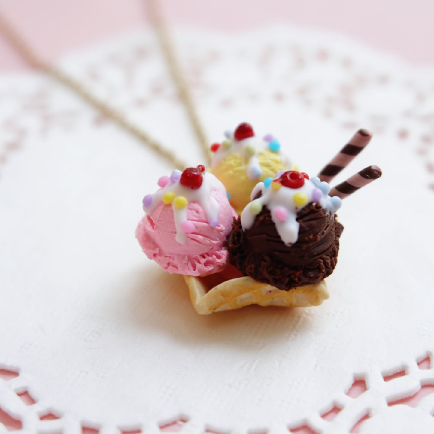 Collar canasta de helado napolitano