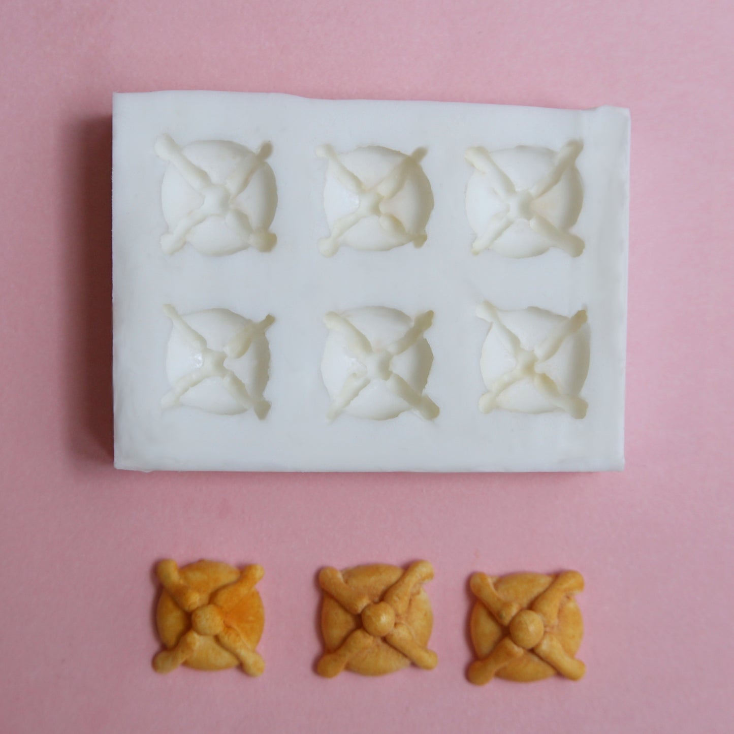 Molde multi: 6 panes de muerto mini