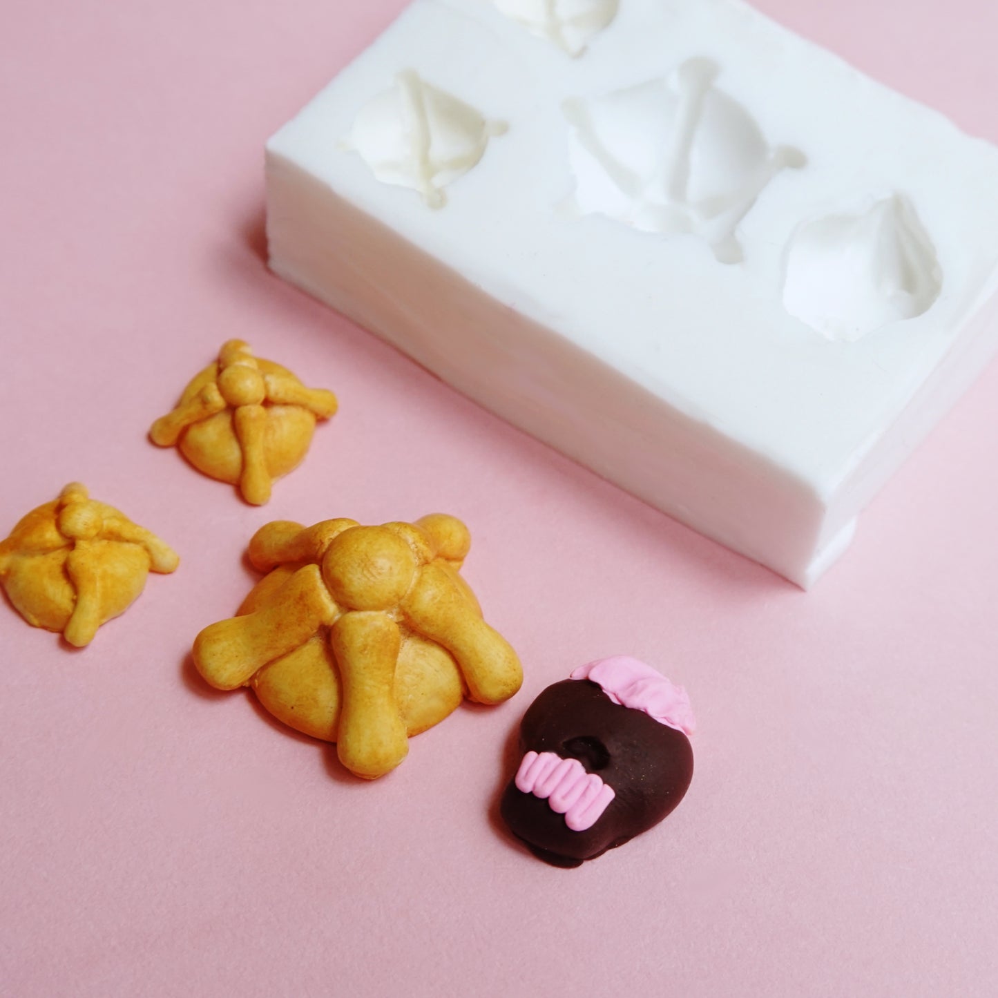 Molde multi: pan de muerto y calaverita