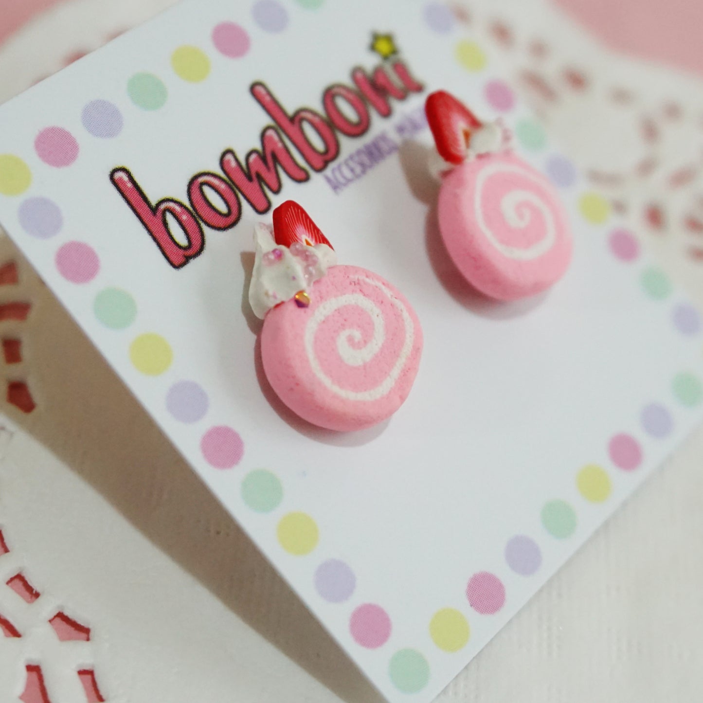 Aretes pastel  roll cake fresa